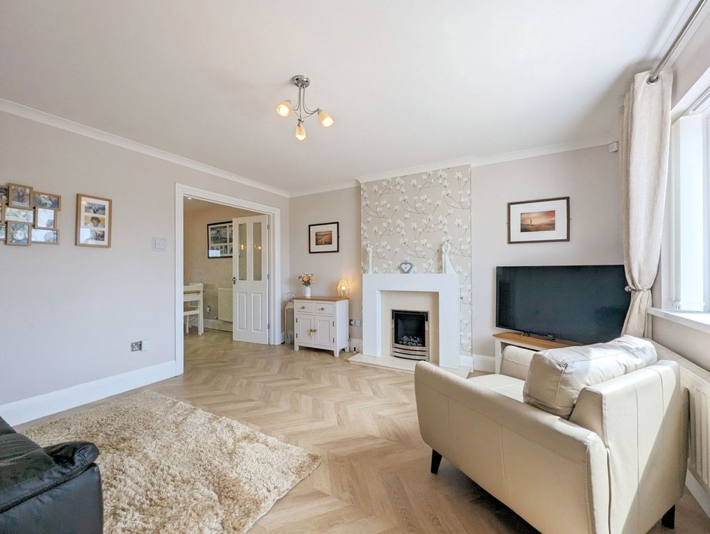 Property photo 3 of 32