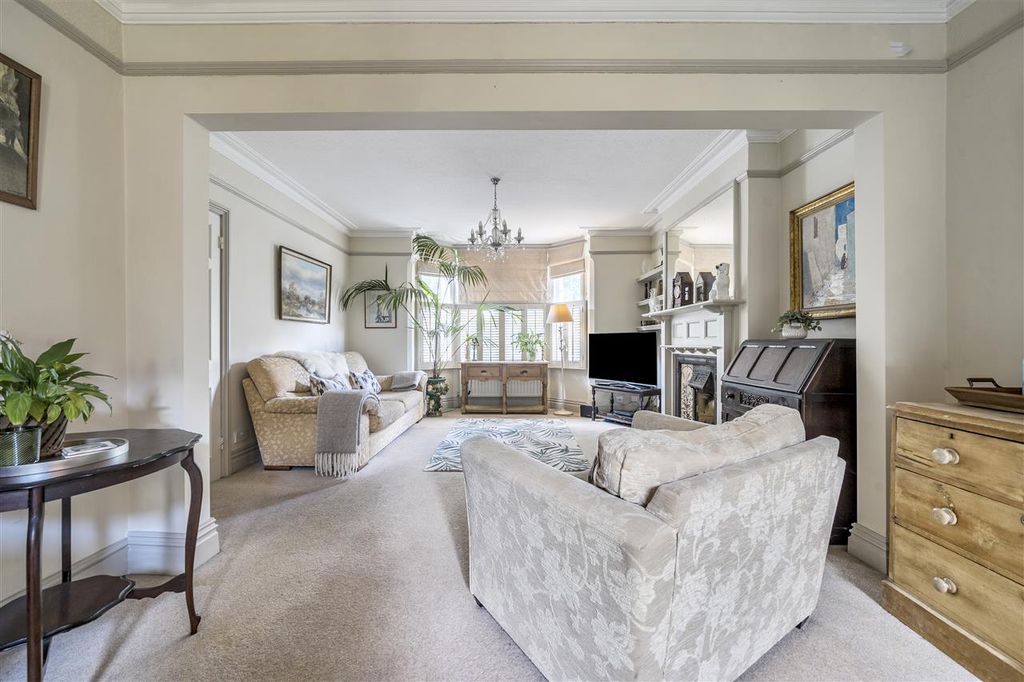 Property photo 3 of 28