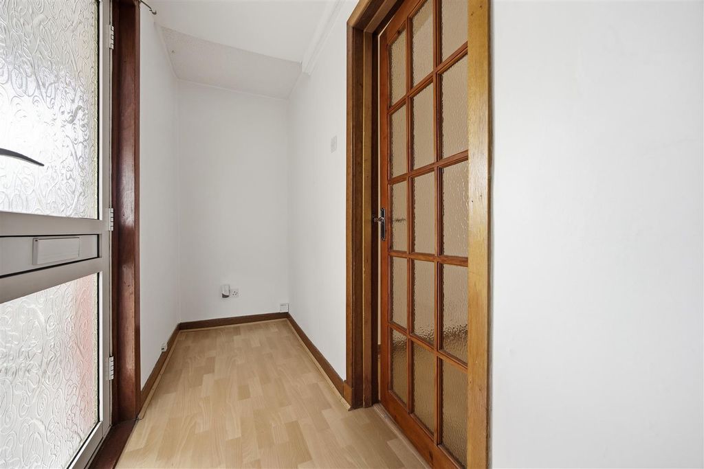 Property photo 3 of 20 38_Doon_Road_Kirkintilloch_007.Jpg