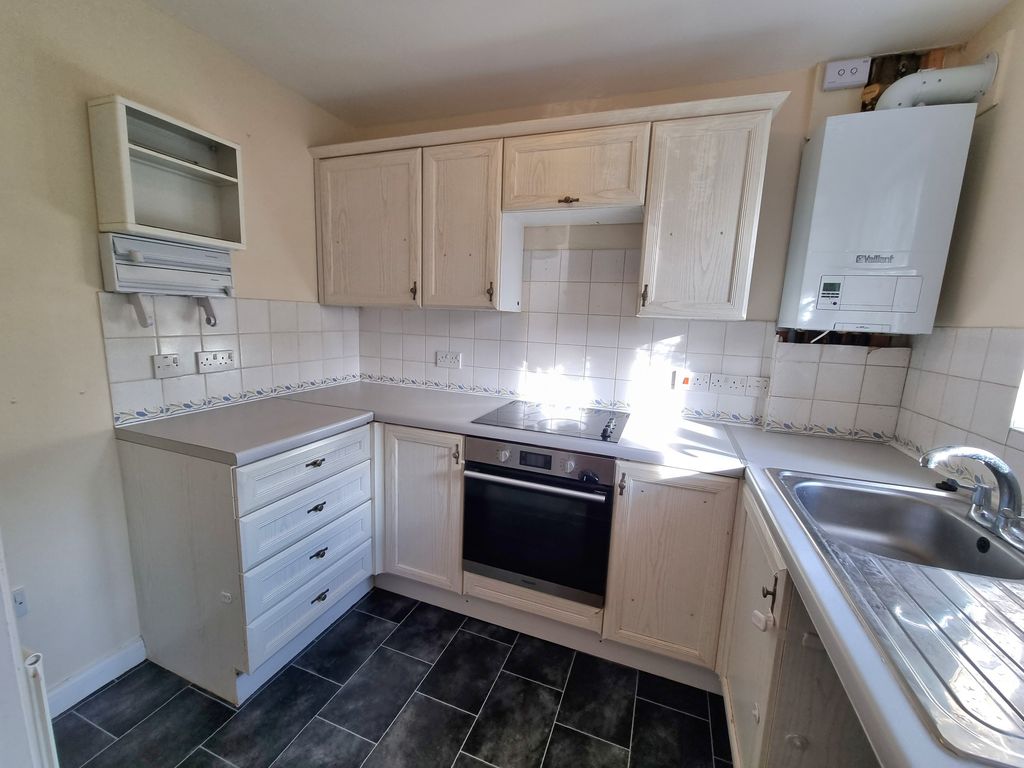 Property photo 2 of 10 Kitchen