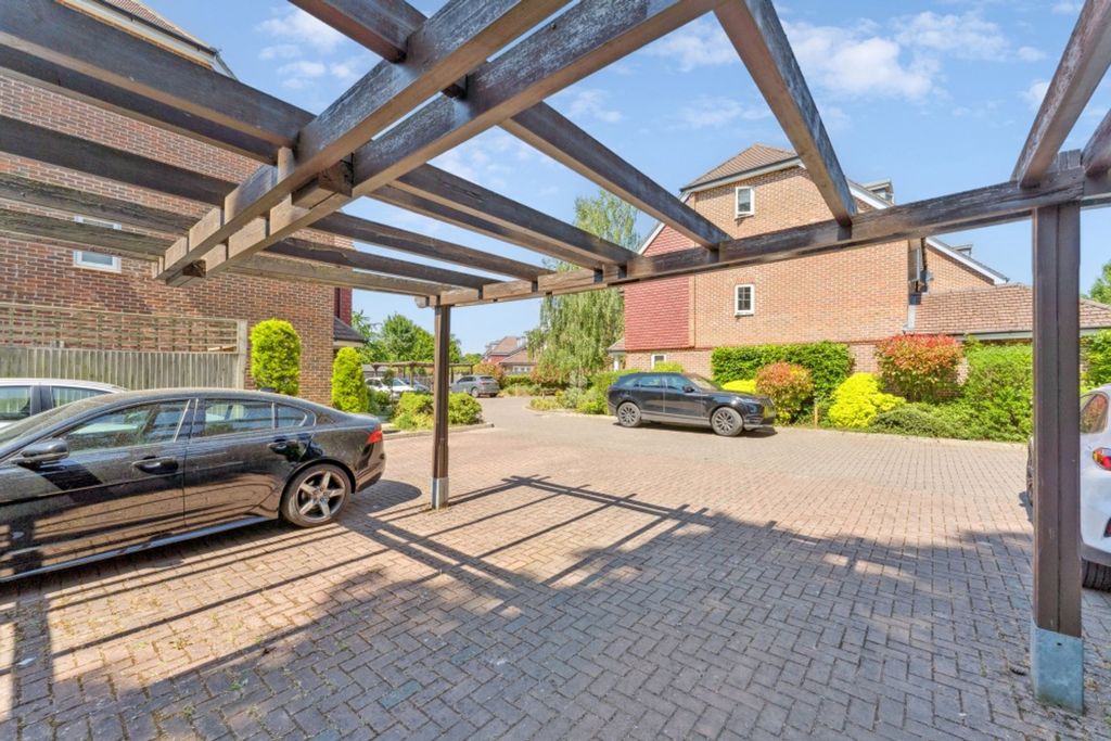 Property photo 3 of 25 Car Port