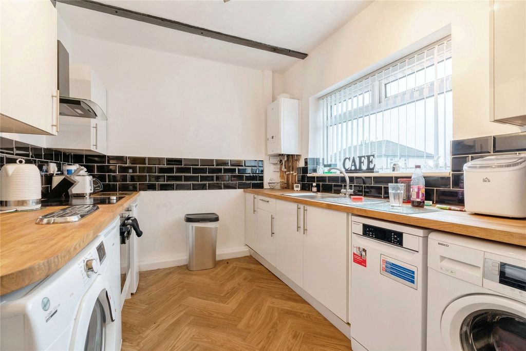 Property photo 3 of 15 Kitchen