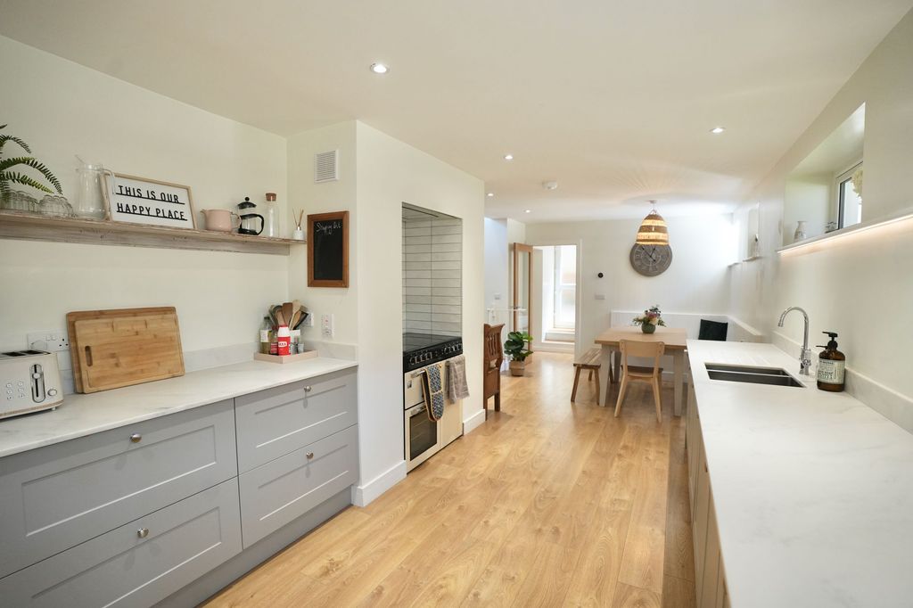 Property photo 2 of 36