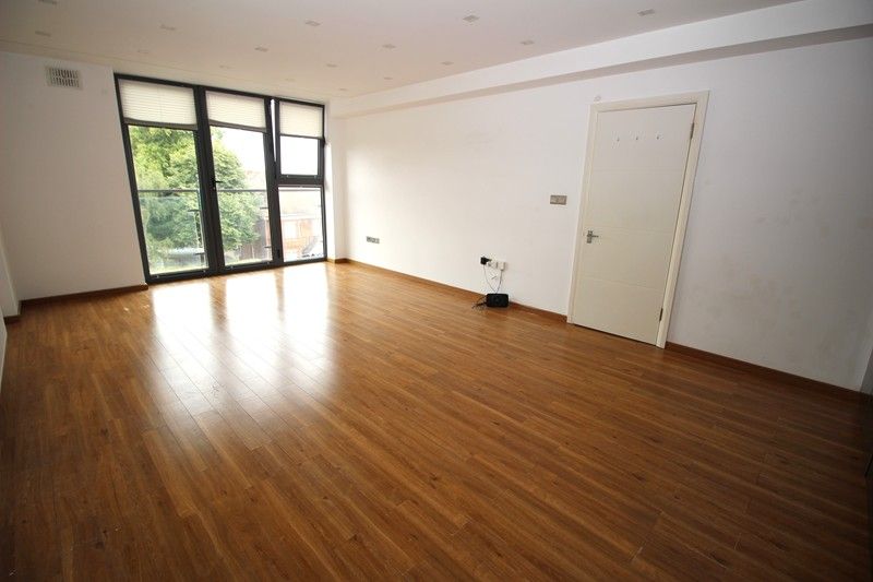 Property photo 3 of 10 Lounge.