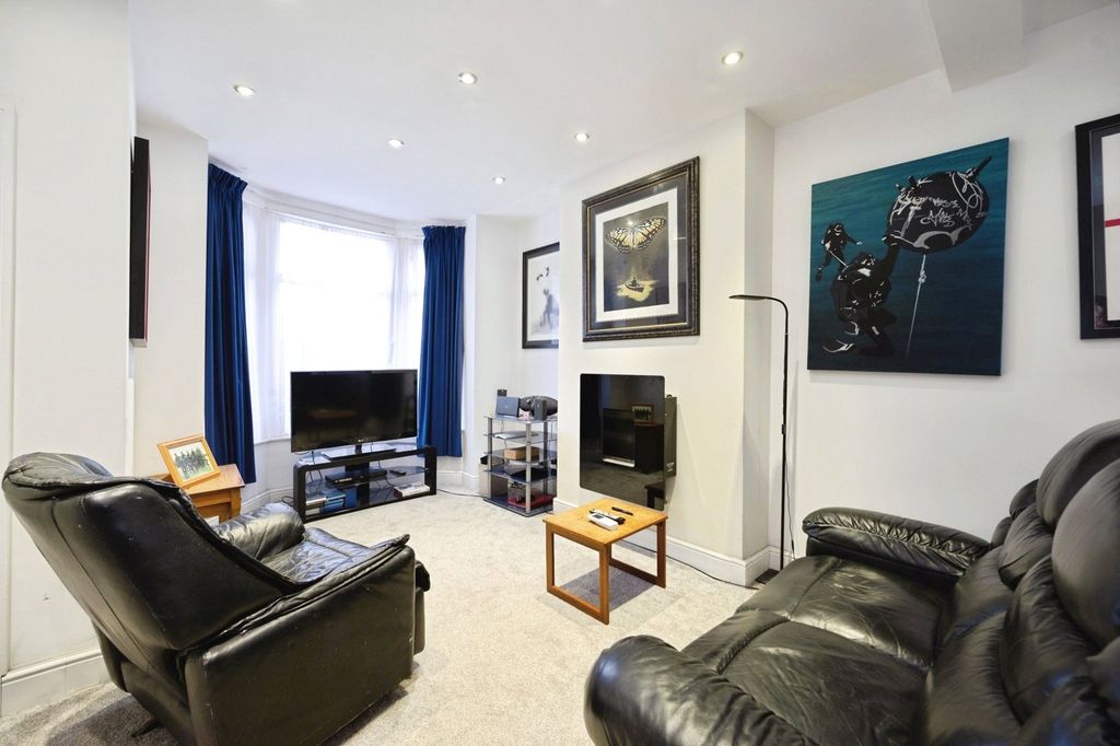 Property photo 2 of 10 Picture No. 06
