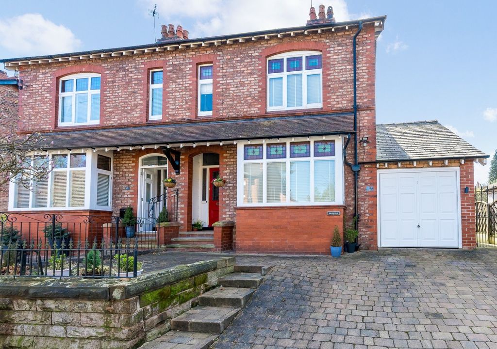 Property photo 1 of 24 19 Hawthorn Grove