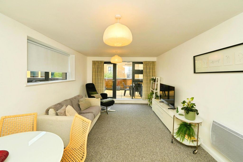 Property photo 3 of 11 Pbox-Img.Jpg