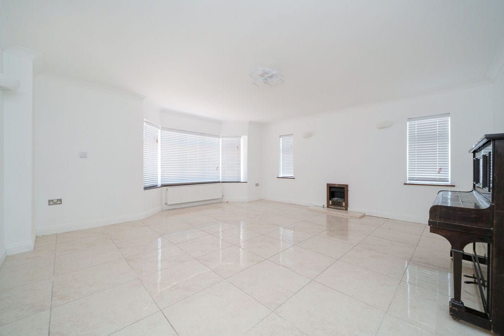 Property photo 3 of 34