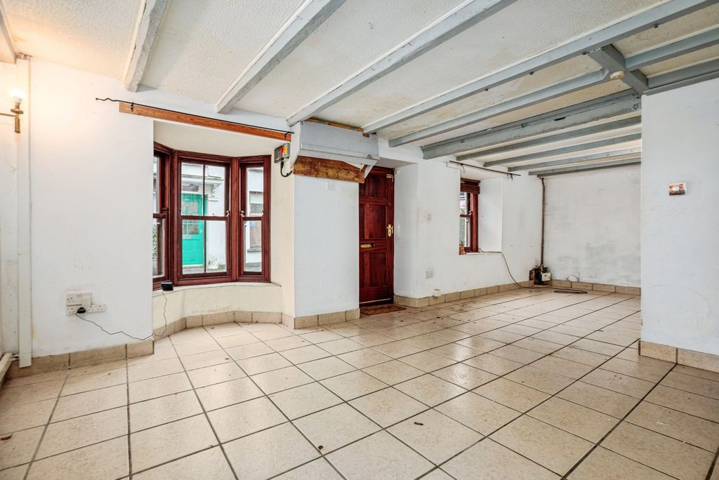 Property photo 3 of 17 Photo