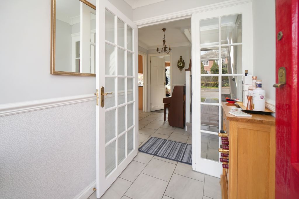 Property photo 3 of 22 Entrance Hall