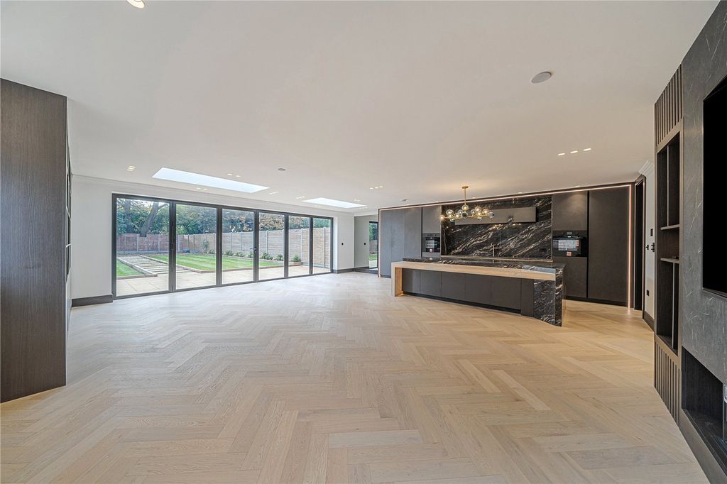 Property photo 3 of 22 Picture No. 12