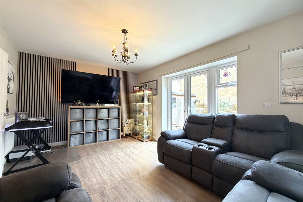 Property photo 3 of 17 Picture No. 52