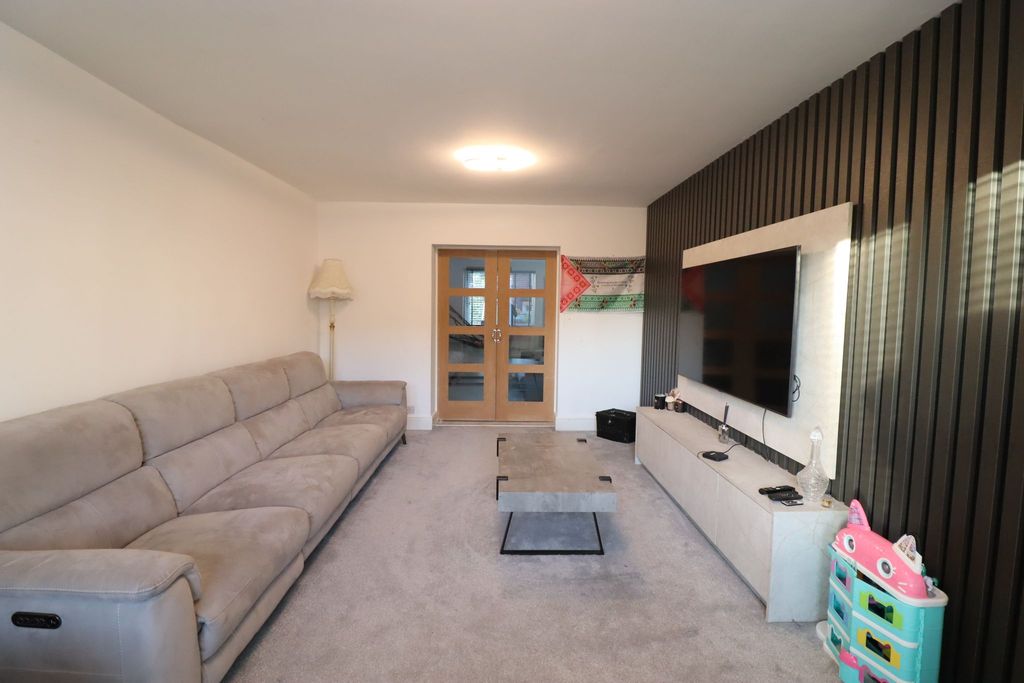 Property photo 3 of 17 Photograph 3