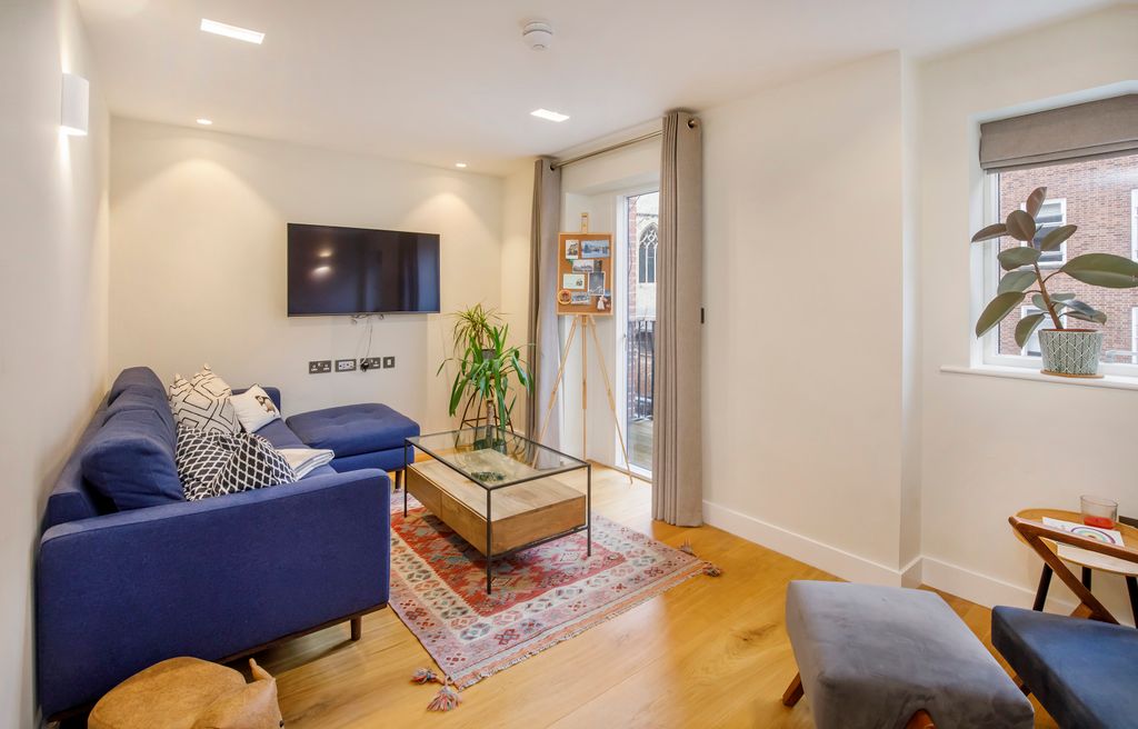 Property photo 2 of 20