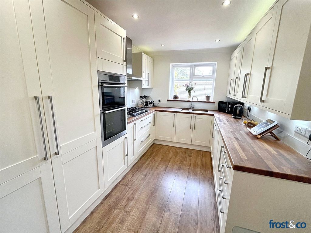 Property photo 2 of 21 Kitchen