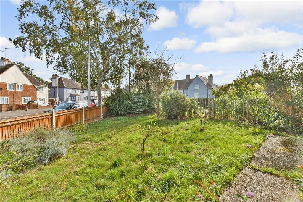 Property photo 1 of 10 Front Garden