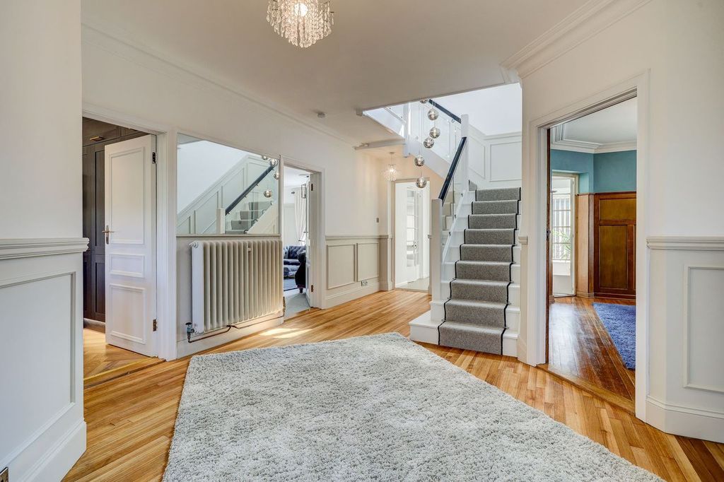 Property photo 2 of 36