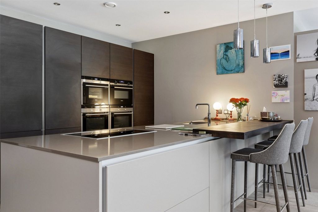 Property photo 3 of 18 Kitchen