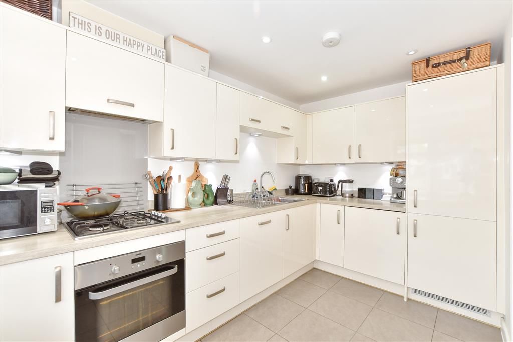 Property photo 3 of 9 Kitchen