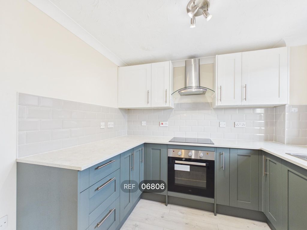 Property photo 3 of 14 Kitchen