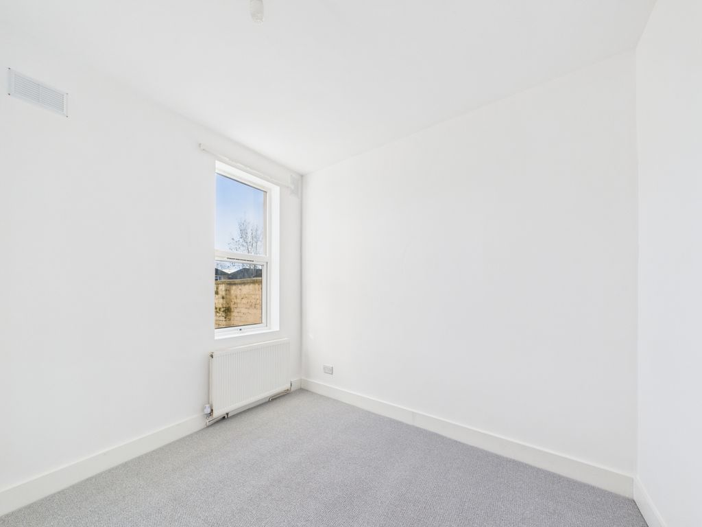 Property photo 3 of 8 Cam03750G0-Pr0083-Still019