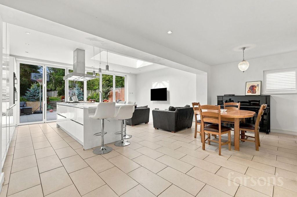 Property photo 2 of 45