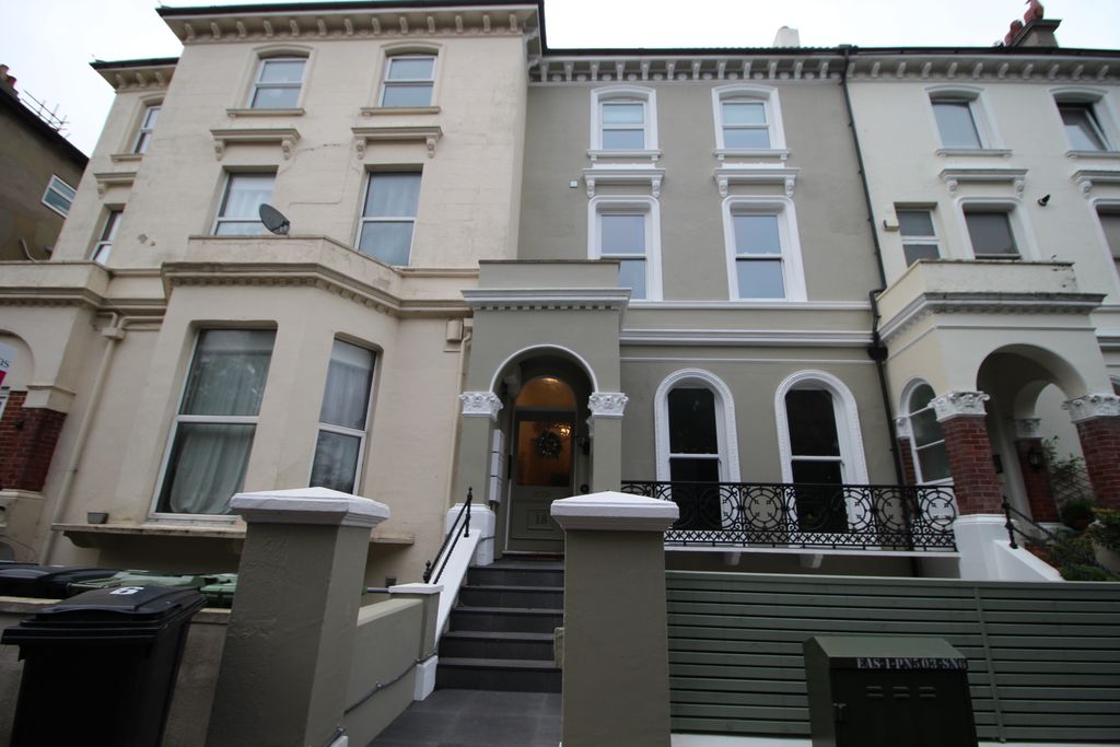 Property photo 1 of 8 Front