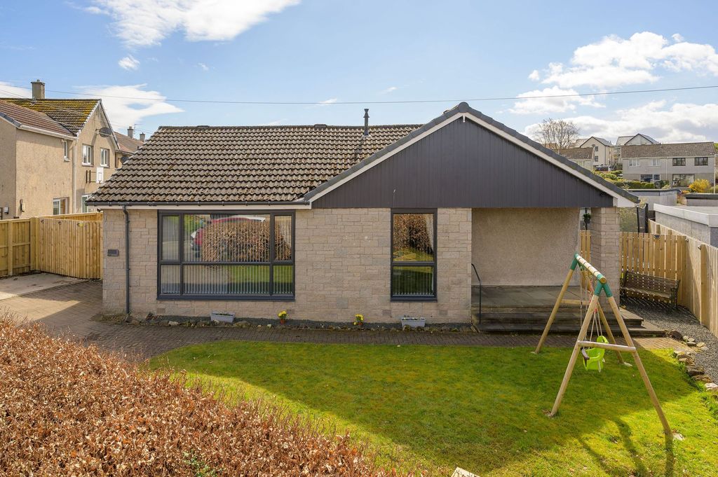 Property photo 1 of 31