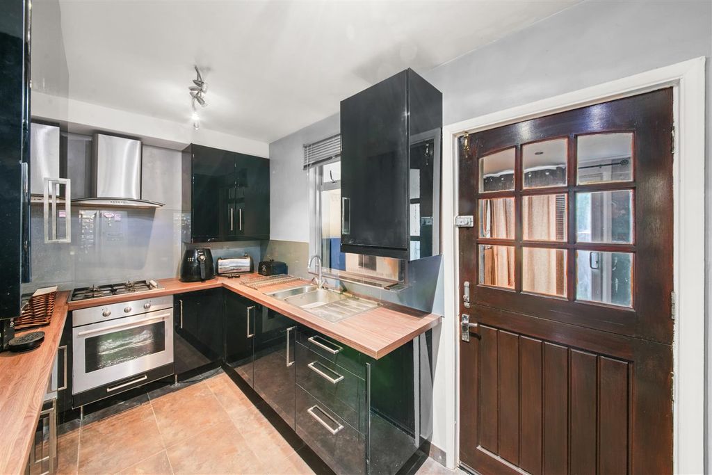 Property photo 2 of 5