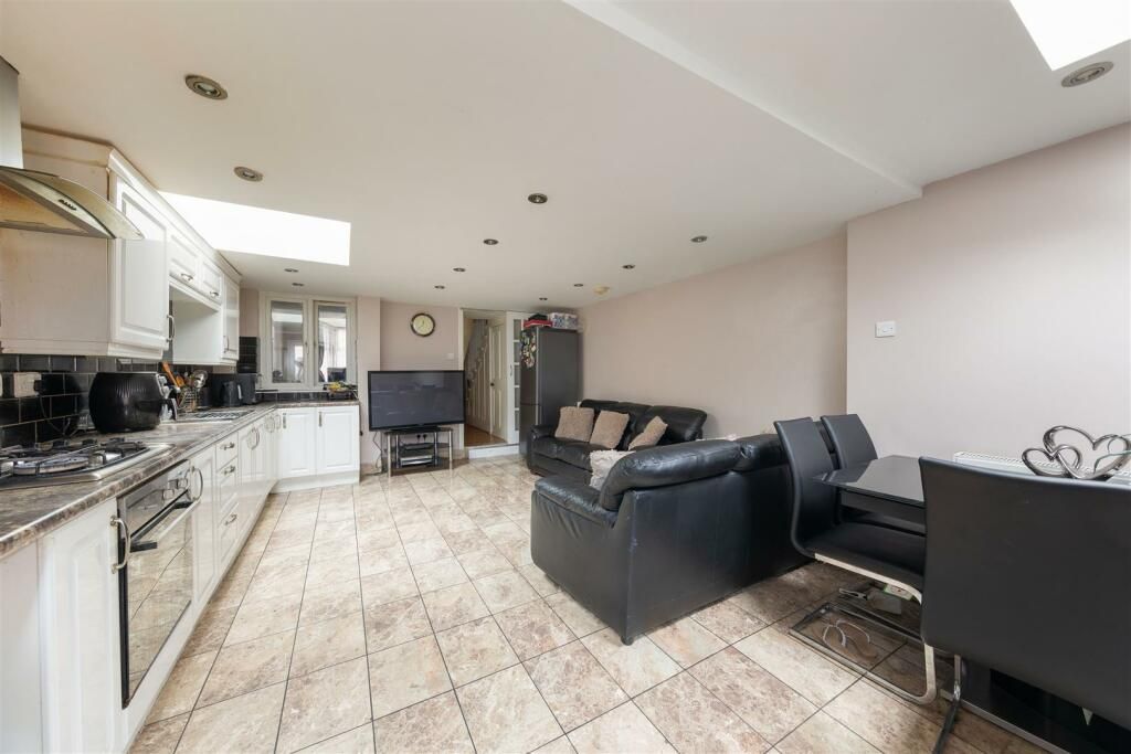 Property photo 1 of 13 Five Bedroom House Close To Westfield Stratford-