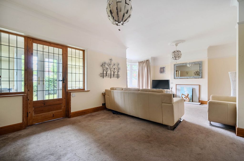 Property photo 1 of 17 1294363-13-6835Eb...