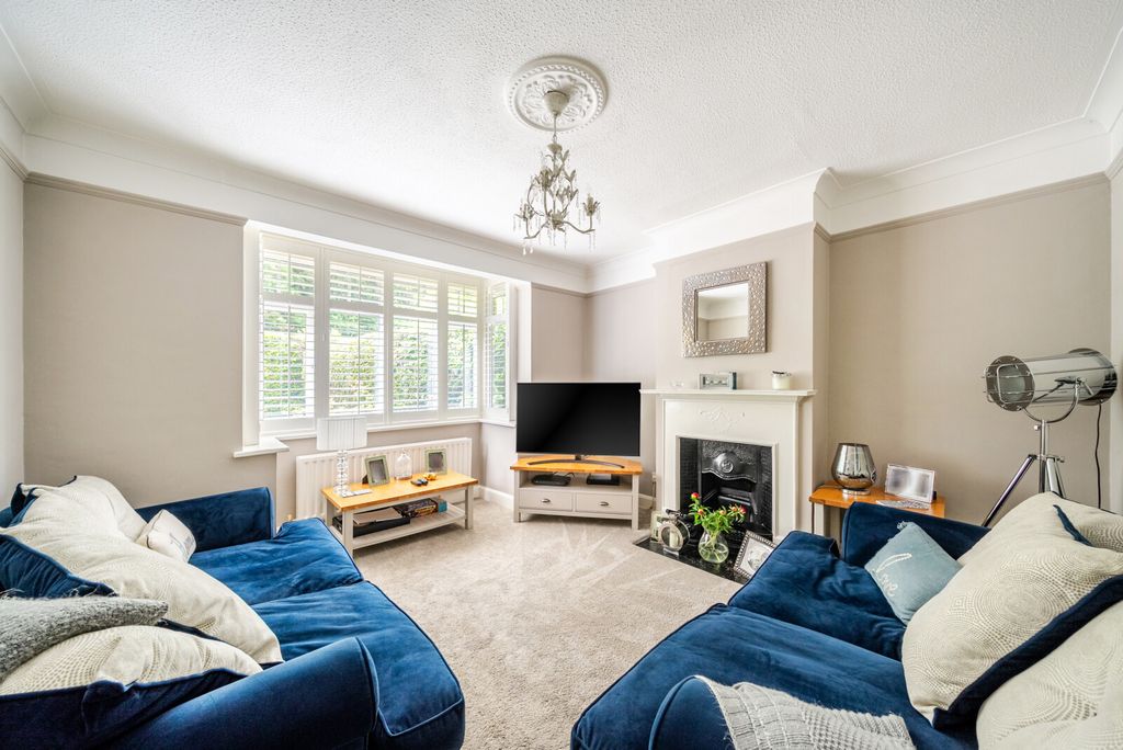 Property photo 2 of 15 1464430-20-6A0c74...