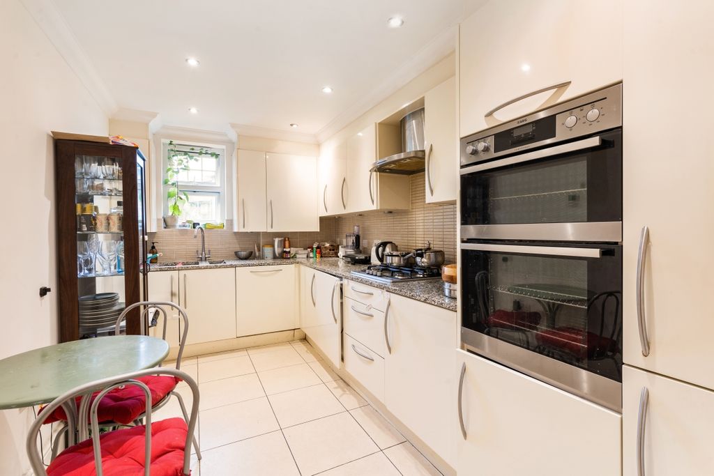 Property photo 2 of 14 13 Churchview Clo...