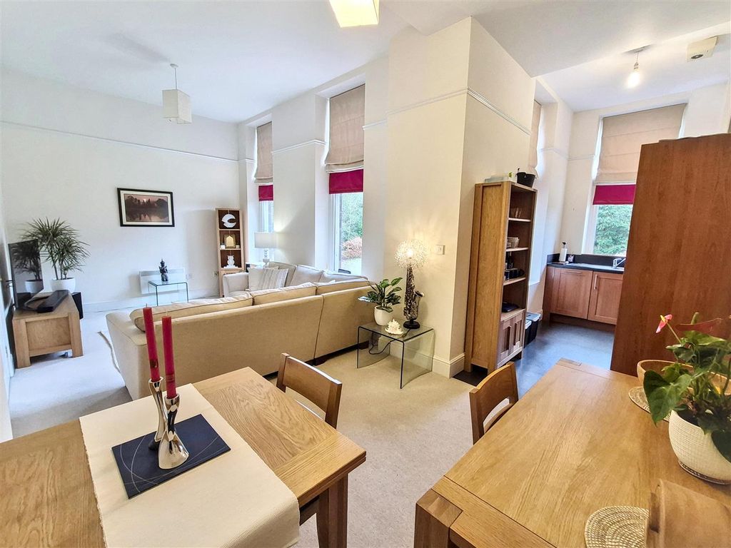 Property photo 2 of 24 Lounge Dining Area