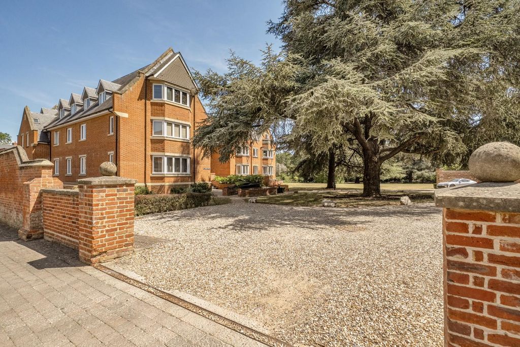 Property photo 2 of 12