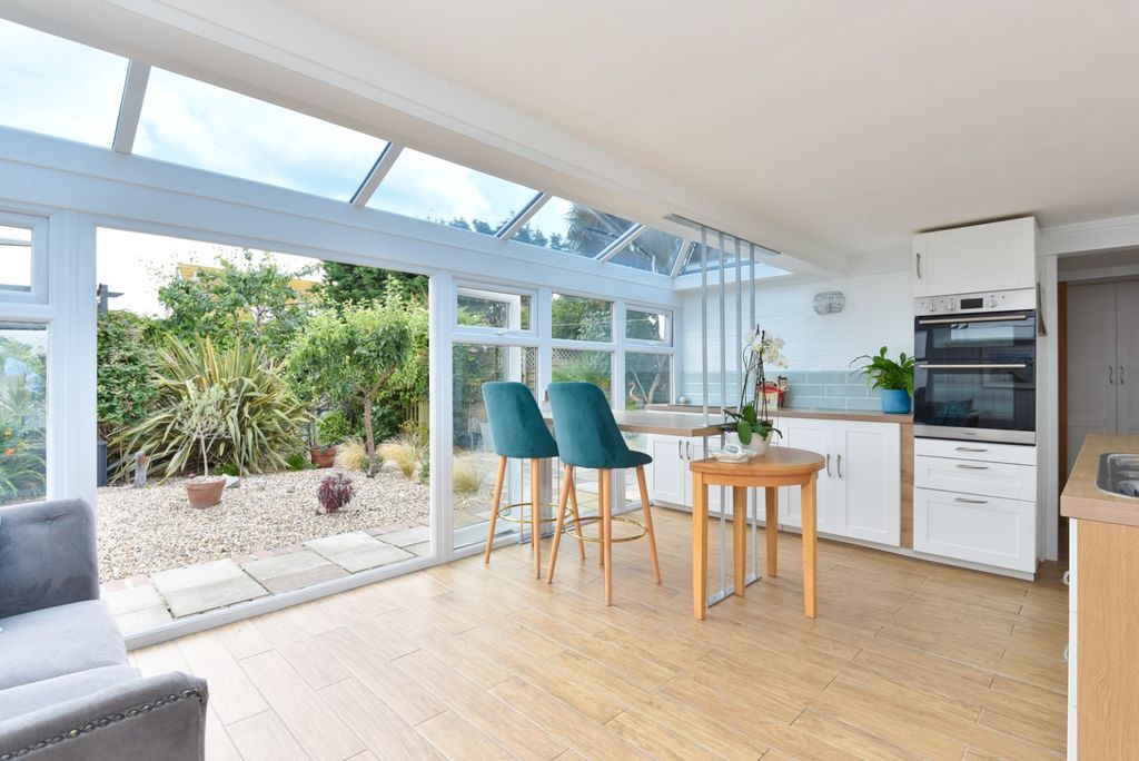 Property photo 3 of 27 4368716