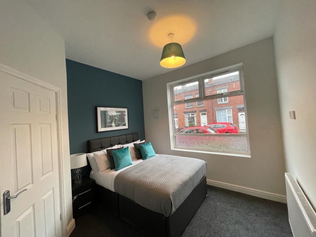 Property photo 2 of 12 A Welcoming Double Bedroom Featuring A Comfortable...
