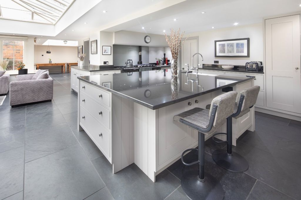 Property photo 3 of 15 Kitchen