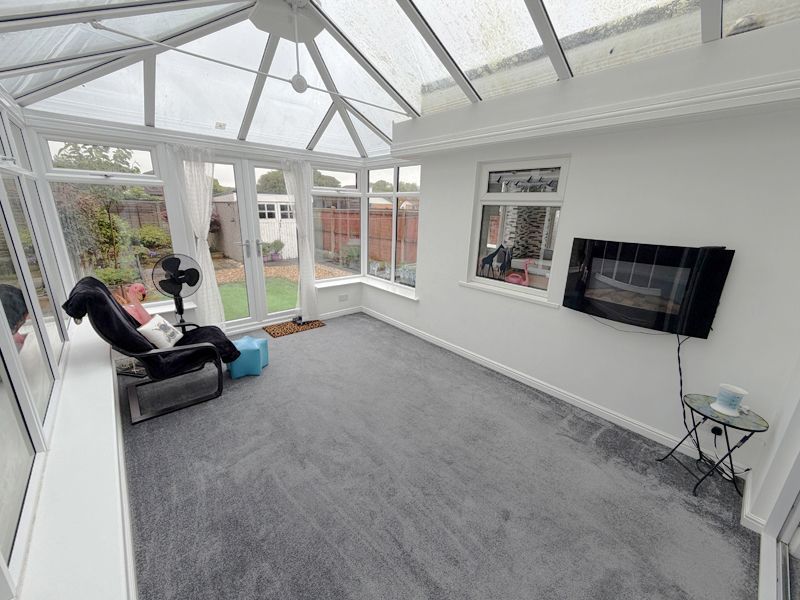 Property photo 3 of 29 Conservatory