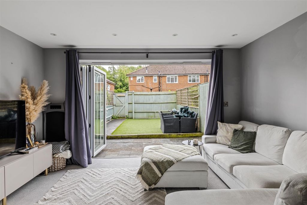 Property photo 2 of 17 3 Henry Mews-19.Jpg