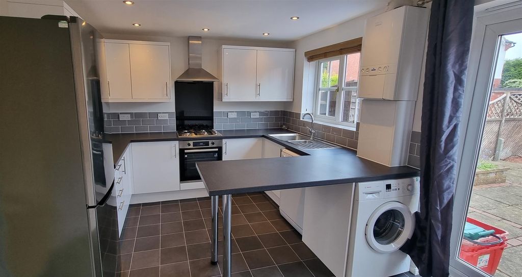 Property photo 2 of 17 Kitchen/Diner