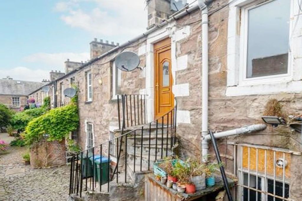 Property photo 1 of 9