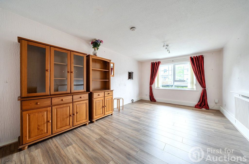 Property photo 2 of 12 Picture No. 27