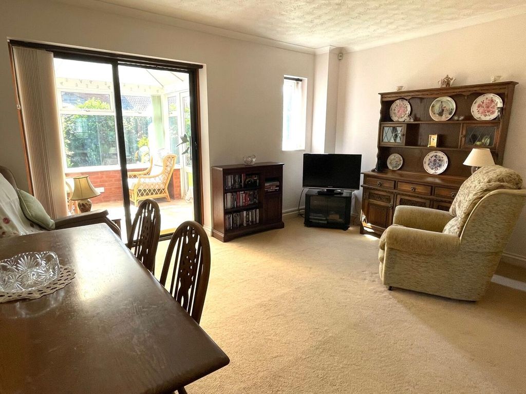 Property photo 3 of 18 Living Room