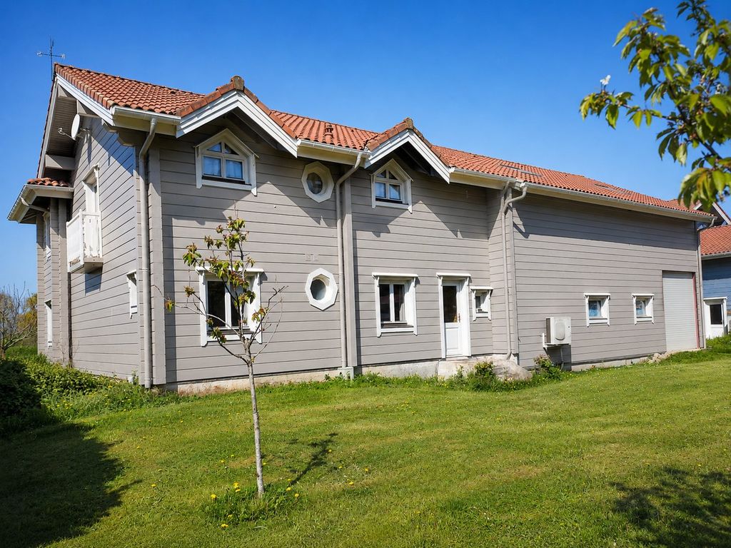 Property photo 1 of 18 Main Exterior View