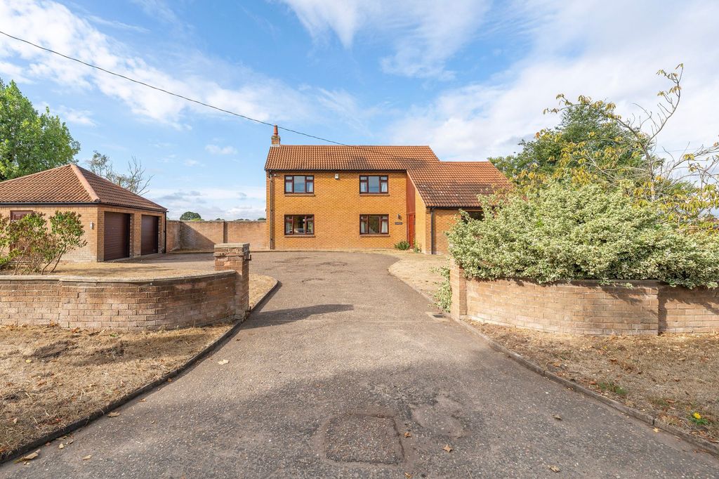 Property photo 2 of 25