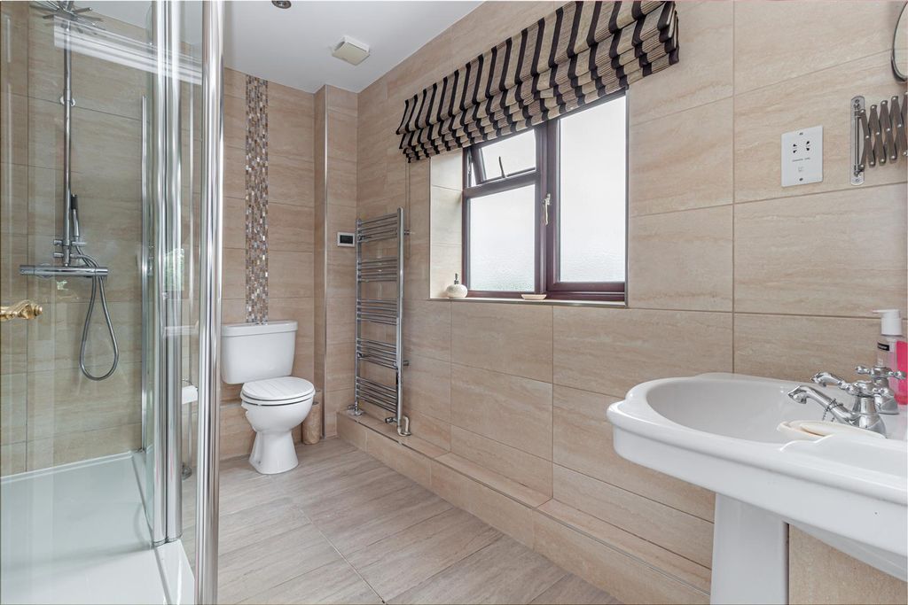Property photo 3 of 40 Ensuite-1.Jpg