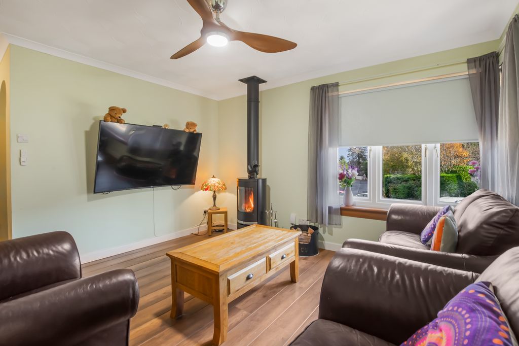 Property photo 3 of 27