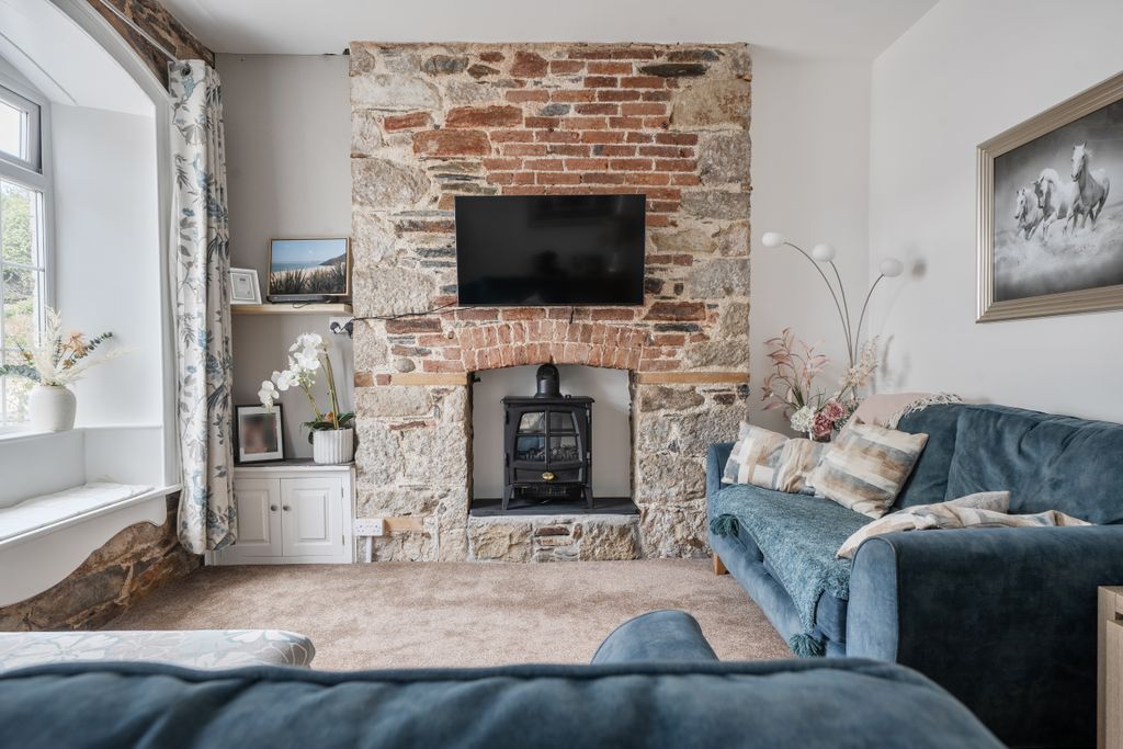 Property photo 2 of 16 1453567-1-69F35d1d658F8