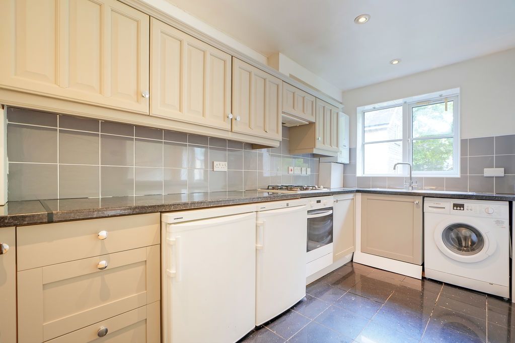 Property photo 3 of 18 Kitchen
